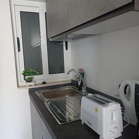 Apartman Studio With A Balcony Tal-Ħriereb